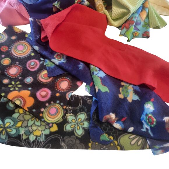 5 lbs 11 oz Lot Fleece Fabric Remnants Print & Solid Pieces Assorted Sew Crafts - Picture 10 of 12